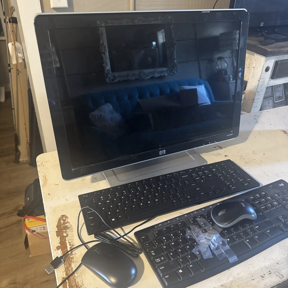 HP 22INCH W2207H LCD Monitor | (1) HDMI, (1) VGA - Used in Great Condition - Image 1 of 4