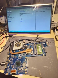 Toshiba Satellite C855-1TC Mainboard H000052740 mit CPU und Kühlung - Bild 1 von 4