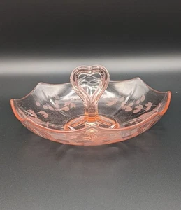 Pink Depression Glass Candy Trinket Dish Etched Heart Shaped Handle Vintage 7.5" - Picture 1 of 7
