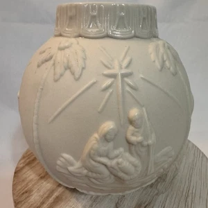 Lenox Bisque Porcelain Ornamental Glow Nativity Embossed 4 3/8" Votive 2011 - Picture 1 of 8