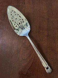 Vtg INTERNATIONAL SILVER "ETERNALLY YOURS" SILVERPLATE Solid PIERCED PIE SERVER - Picture 1 of 5