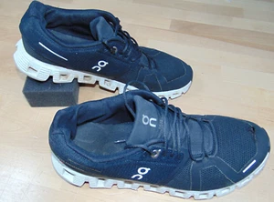 On Cloud Running Shoes Women Size 8.5 Black top White bottoms - Picture 1 of 8