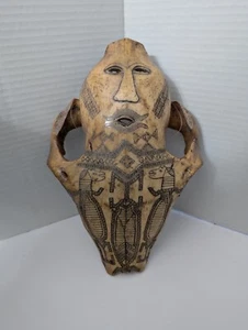 Teschio di cavallo cerimoniale Atoni scolpito a forma di maschera inciso indonesiano 2 - Foto 1 di 6