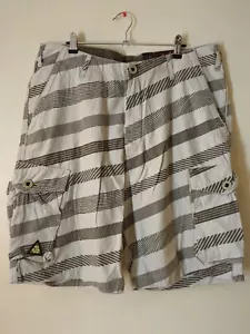 Volcom Stone Skout Mens Size 36 Striped Cargo Shorts Like New Free Post In Aus - Picture 1 of 15