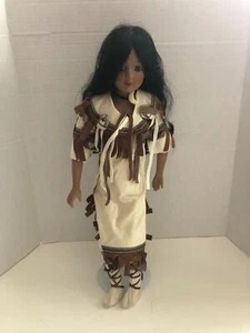 Vintage Native American Porzellanpuppe mit Ständer - Bild 1 von 7