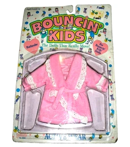VNTG. LEWIS GALOOB 1989 BOUNCIN' KIDS PINK & WHITE LACED BATHROBE DOLL CLOTHING - Picture 1 of 9
