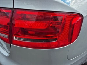 Fanale posteriore destro Audi A4 (B8) Berlina 2.0 TDI 16V (CMFA) 2010 8K5945096D - Foto 1 di 1