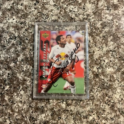 Tarjeta de baraja superior firmada por Amado Guevara #68 (2006) en losa MLS Foto 1 de 3