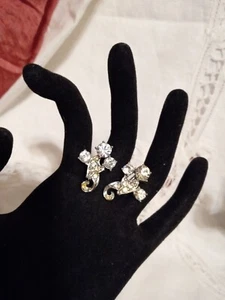 Vintage Faceted rhinestone cluster Screw Back Earrings - Picture 1 of 5