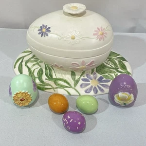 Holland Mold Covered Egg Spring Easter Ceramics Pedestal  - Picture 1 of 19