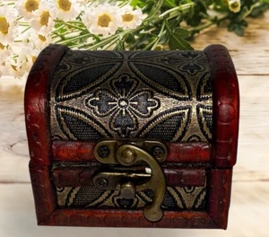 Mini coffre à bijoux à verrouillage en bois rouge 3”x2” motif cachemire - Photo 1/10