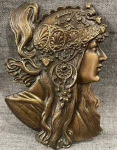 Placa de pared Alphonse Mucha Bergamota obras de latón Art Nouveau Boho años 70’s difícil de encontrar - Imagen 1 de 6