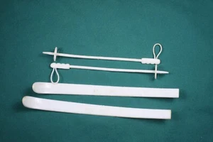 GI Joe Vintage Snow Patrol Accessory Ski and Ski Poles White - Foto 1 di 1