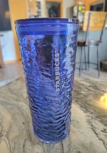 2021 Starbucks Summer Blue Wavy Textured Glass Tumbler with Straw 18 oz - Bild 1 von 4