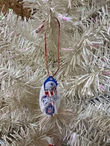 New New England Patriots Logo Vintage Teardrop Spinner Christmas Tree Ornament - Picture 1 of 1