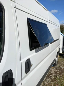 Finestra Camper furgonati 900x450 doppia parete Fumè zanzariera e oscurante NEW - Foto 1 di 5