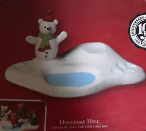 Hallmark Ornament QRP4683 MIB 2002 Hollyday Hill - Picture 1 of 1