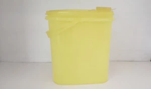 VINTAGE TUPPERWARE #510-23 BEVERAGE BUDDY, 2-QT CONTAINER W/HANDLE & LID, YELLOW - Picture 1 of 6