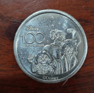 Walt Disney World 100 Jahre Wunder Feier Encanto Münze Medaillon WDW - Bild 1 von 2