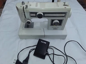 Victoria Nähmaschine Modell 753 mit Pedal u. Zubehör - Bild 1 von 3