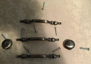 3 Dresser Pulls With 2 Matching Knobs - Picture 1 of 7
