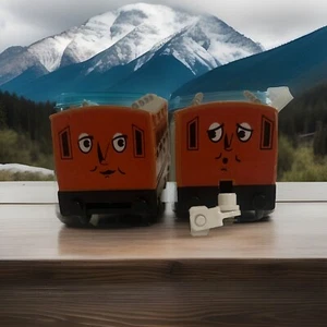 Vintage Tomy Trackmaster Thomas & Friends Annie And Clarabel Magnetic Coaches - Picture 1 of 6