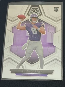 Mosaico Panini 2024 - Novatos J.J. McCarthy #310 (RC) - Imagen 1 de 3