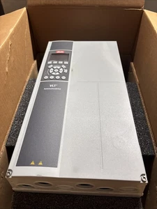 DANFOSS FC-321P3K7T2P66H2BGXXSXSXXXXAXBXCXXXXDX VLT DRIVE P# 132L4875 5hp NewOpe - Foto 1 di 2