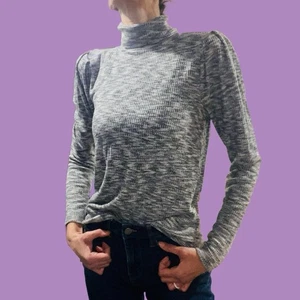 Ann Taylor LOFT geripptes Rollkragenoberteil mit Plisseeärmeln Größe Small - Bild 1 von 8