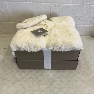 UGG Mammoth Eye Mask & Throw Gift Set, 50 x 70 Inch Soft Fuzzy Blanket - White - Bild 1 von 9