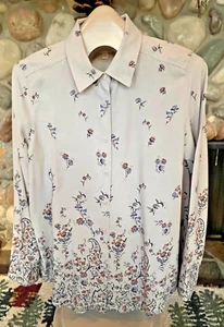 Blusa ORVIS Damas 100% Seda Estampado Floral Borde Caqui Azul y Coral Flores Usada en Excelente Condición - Imagen 1 de 18