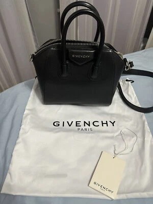 Bolso de hombro Givenchy Antigona Sugar GoatSkin pequeño de cuero negro Foto 1 de 4