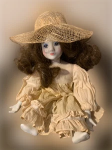 Vintage Puppe Porzellan Biskuit Gesicht bewegliche Füße Arme Leinen Kleid Hut 12" - Bild 1 von 12