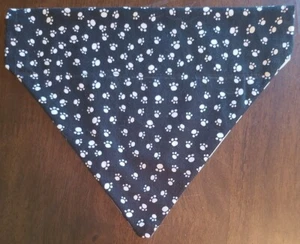 2-seitiges Überhalsband Slide On Haustier Bandana/Schal - Größe M - Pfoten/Zickzack - Bild 1 von 2
