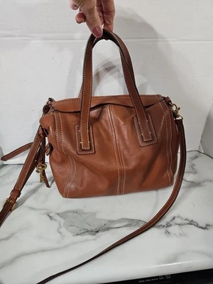 Bolso Bandolera Fossil Mujer "Emma" Cuero Marrón con Llave  Foto 1 de 4