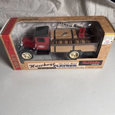 Ertl 1931 Hawkeye Flatbed Truck Coin Bank True Value Limited Edition 1:34 - Image 1 of 4