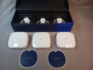 eero Pro 6 AX4200 Tri-Band Mesh Wi-Fi System K010311 (pack de 3) avec boîte manuelle - Photo 1/17