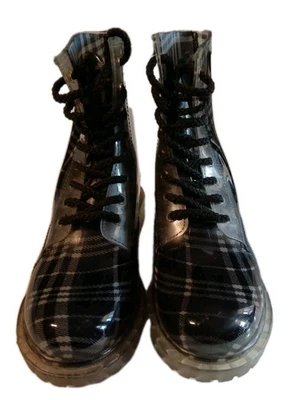 Botas de Lluvia Dirty Laundry Combat a Cuadros para Mujer’s 8 Punk Estilo Años 90’s Negro y Blanco Foto 1 de 4