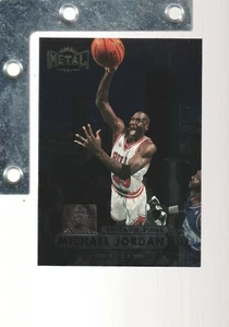 Fleer Skybox Metal Universe #23 1997-98 Michael Jordan ¡AFILADO! INSERTAR TOROS CASI NUEVOS+ - Imagen 1 de 1