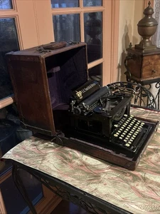 L C Smith & Corona Schreibmaschine Nr. 8 mit Original Koffer Vintage - Bild 1 von 16