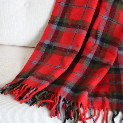 Manta vintage Faribo con telar pelusa 100 % lana, roja, gris a cuadros 50x56" EE. UU. Foto 1 de 4