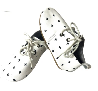 Piper Finn Little Kids Infants 7 Soft Leather White Cross Print Moccasin Lace Up - Image 1 of 4