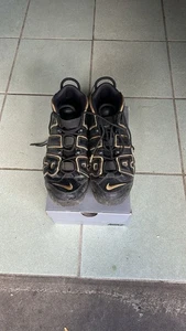Nike Air More Uptempo Nere e Oro – Numero 44,5 - Foto 1 di 7