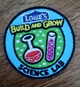RARO PARCHE VINTAGE - Lowe's Build And Grow Science Lab - Bordado 2" de Alto - Imagen 1 de 2