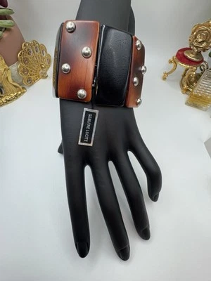 Brazalete Brazalete Elástico Vintage Mod Original Lucite Dos Tonos Paneles Blanco Tachuela Foto 1 de 4