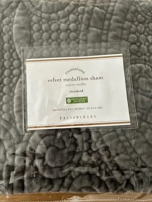 Juego Pottery Barn/2 MEDALLONES DE TERCIOPELO Fundas Estándar Acolchadas Gris Gris Foto 1 de 3