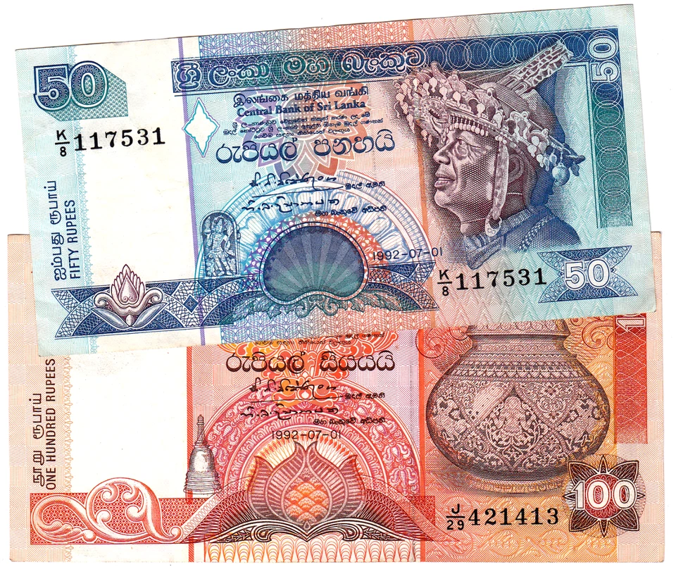 Mazuma *F2497 Sri Lanka 1992 50 Rupees K/8 117531 & 100 Rupees J/29 421413 2pcs - Image 1 of 3