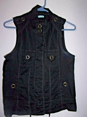 Maurices Black lightweight unlined vest snap up size Medium M Juniors - Image 1 of 3
