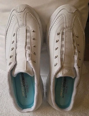 Skechers D'Lites Bright Sky 女式 9 W 码白色步行懒人鞋运动鞋 — 第 1/4 张图片