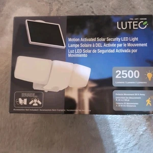 NEW Lutec Motion Activated Solar Security Light - Picture 1 of 3